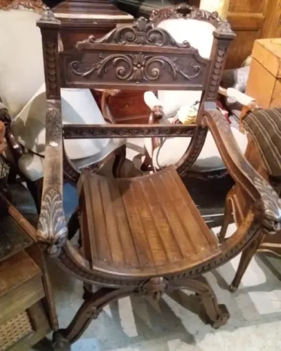 Sitial kurul en madera de nogal
