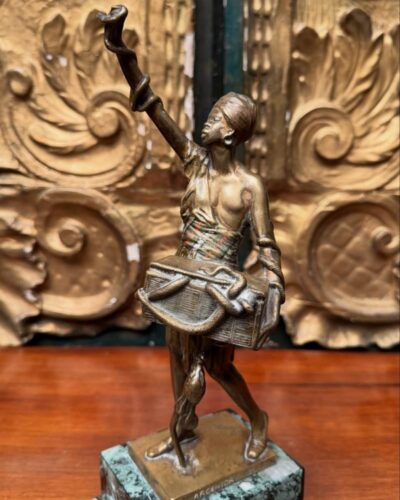 Escultura Art Déco en bronce patinado