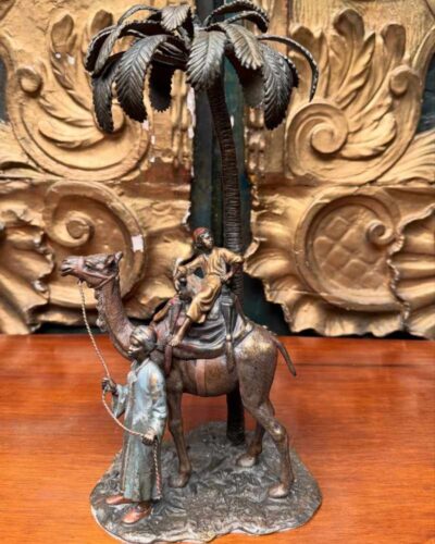Escena de caravana con camello en bronce