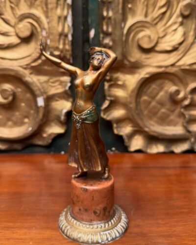 Escultura Art Déco en bronce patinado