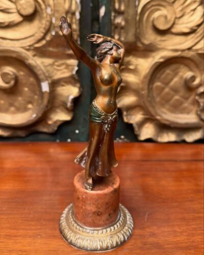 Escultura Art Déco en bronce patinado