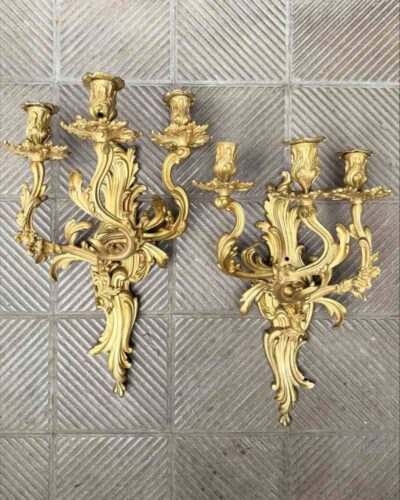Par de apliques de pared en bronce dorado