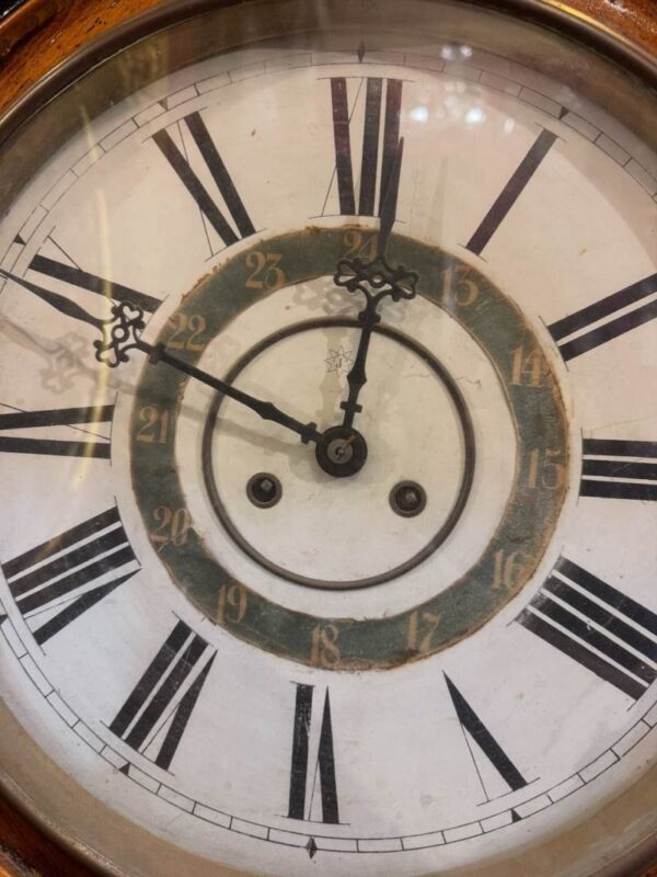 Reloj mural inglés de fines del siglo XIX